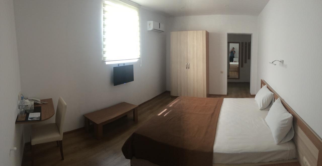 Hotel Marseille Batumi Exteriör bild