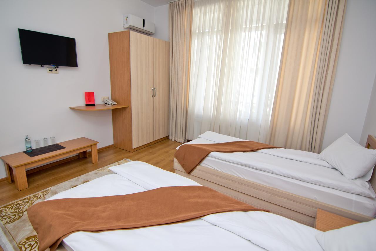 Hotel Marseille Batumi Exteriör bild